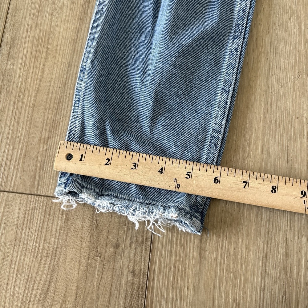 Hollister Curvy Ultra High Rise Mom Jean Size 0 Light Wash 24/27 DISTRESSED - Picture 5 of 9